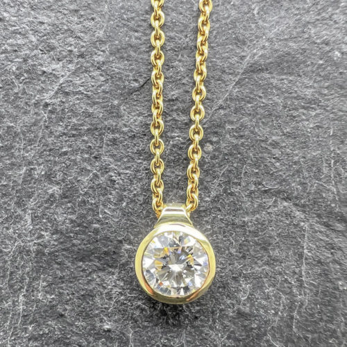 Kette mit Brillant-Anhänger