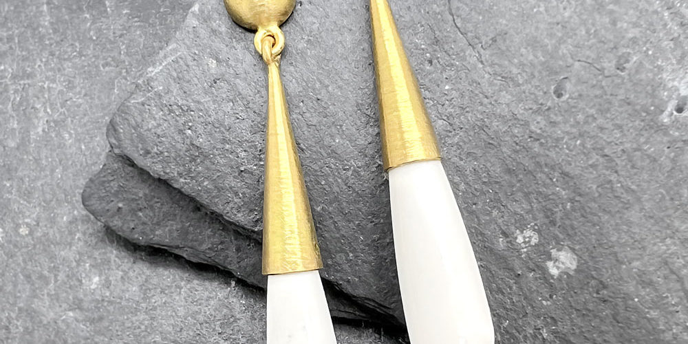 Lange Ohrstecker mit Kascholong
