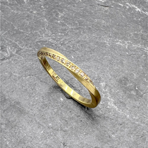 Ring mit 25 Brillanten
