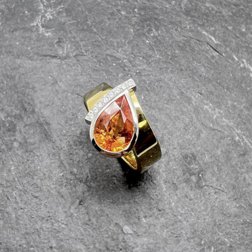 Ring mit Spessartin und 8 Brillanten